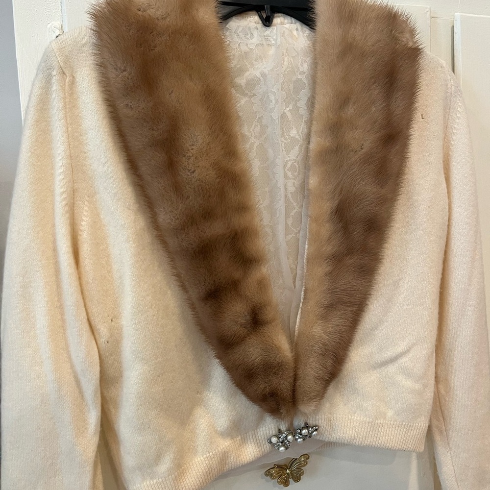 1950s Bernhard Altmann Cream Cashmere Cardigan with Mink Fur Collar